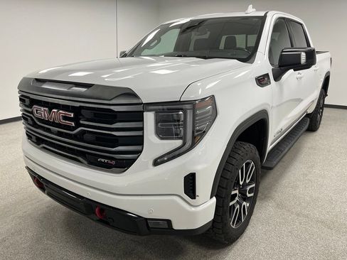 Used 2022 GMC Sierra 1500 AT4 w/ AT4 Premium Package AWD/4WD image 4