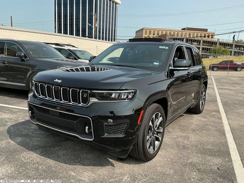 Used 2025 Jeep Grand Cherokee Overland w/ Adv Protech Group III AWD/4WD image 4