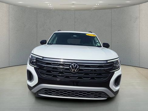 Used 2024 Volkswagen Atlas Peak Edition SE AWD/4WD image 8