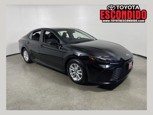 Certified 2025 Toyota Camry LE image 1