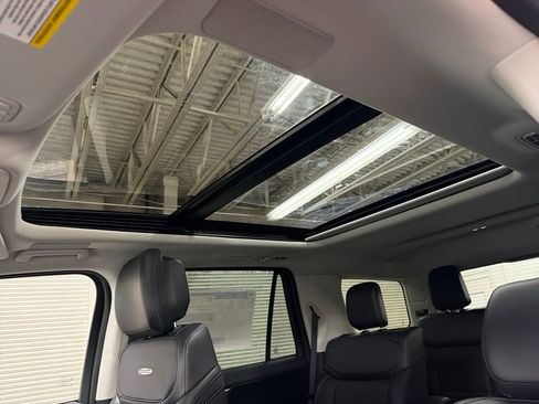 New 2026 Ford Expedition Platinum image 9