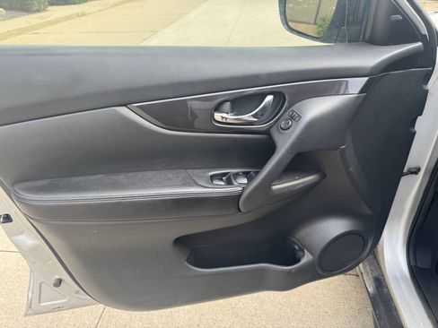 Used 2018 Nissan Rogue S AWD/4WD image 11