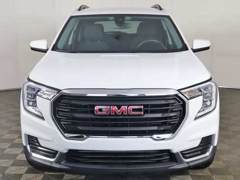 Used 2022 GMC Terrain SLE w/ Driver Convenience Package image 11