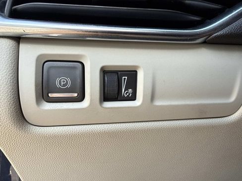 Used 2021 Cadillac XT4 Premium Luxury AWD/4WD image 31