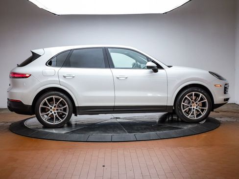 Used 2022 Porsche Cayenne Platinum Edition image 13