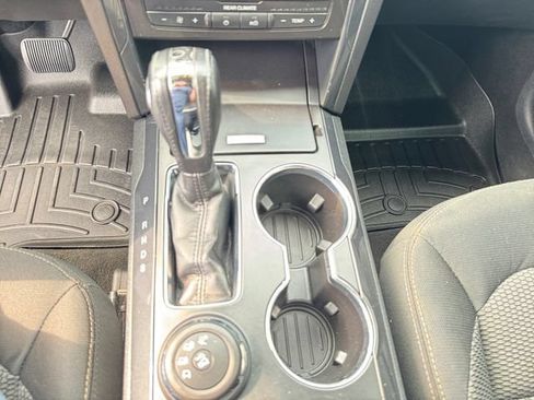 Used 2018 Ford Explorer XLT AWD/4WD image 16