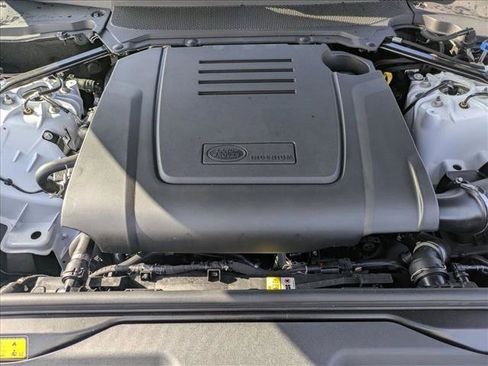 New 2025 Land Rover Discovery Dynamic SE image 18