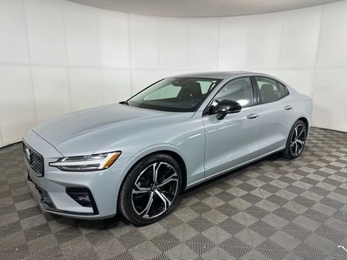 Used 2024 Volvo S60 B5 Core image 7