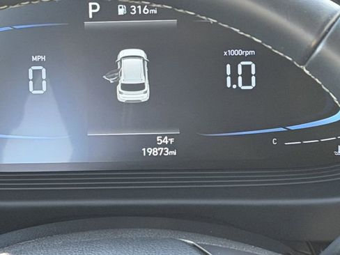 Used 2025 Hyundai Venue SEL image 14