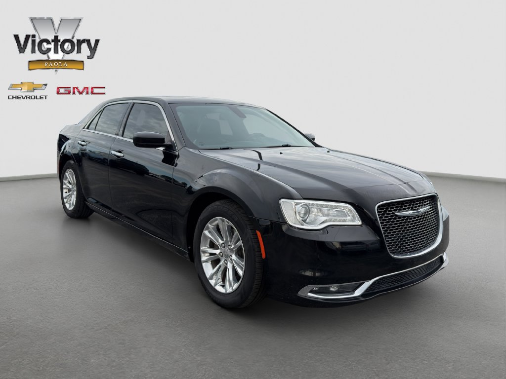 Used 2016 Chrysler 300 C RWD image 8