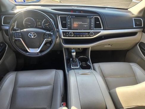 Used 2019 Toyota Highlander XLE image 8