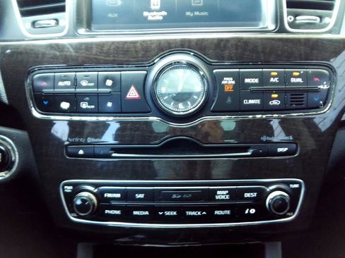 Used 2015 Kia Cadenza Premium FWD image 21