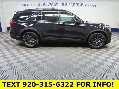 Used 2025 Ford Explorer ST image 2