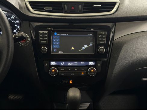 Used 2016 Nissan Rogue SV w/ SV Premium Package image 28