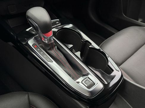 Used 2025 Chevrolet Trax RS image 19