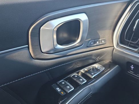 Used 2025 Kia Sorento SX Prestige image 11