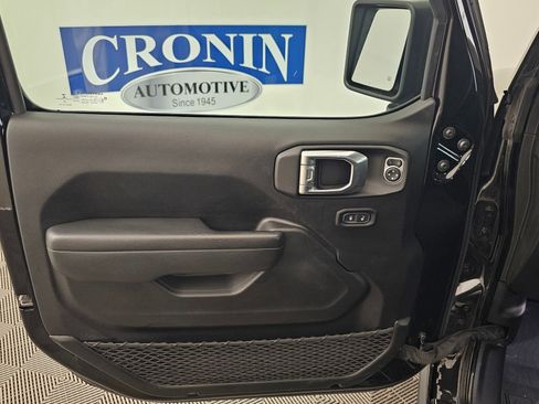 Used 2022 Jeep Gladiator Sport AWD/4WD image 2