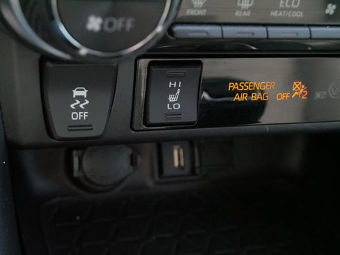 Certified 2022 Toyota RAV4 XLE Premium AWD/4WD image 30