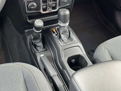 New 2026 Jeep Gladiator Sport AWD/4WD image 13
