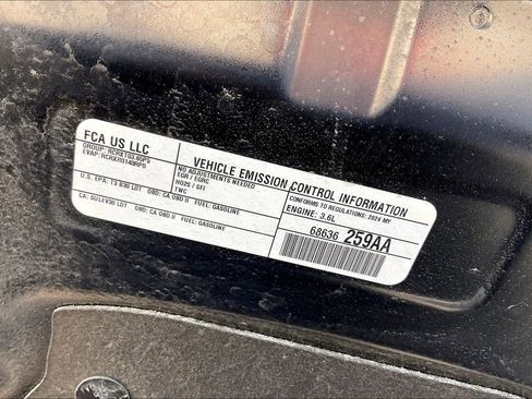 Used 2024 Chrysler Pacifica Touring-L image 31