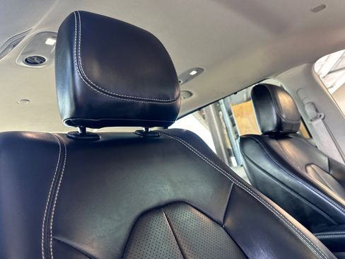 Used 2023 Chrysler Pacifica Touring-L FWD image 17