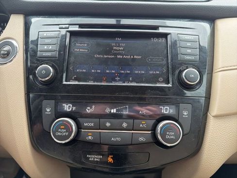 Used 2018 Nissan Rogue SV w/ Premium Package image 29