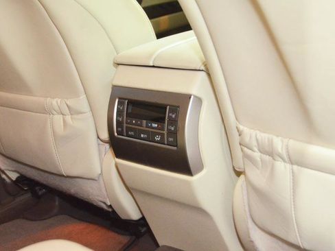 Used 2017 Lexus GX 460 Premium image 32