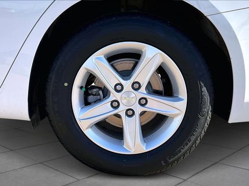 Used 2020 Chevrolet Malibu LS image 9