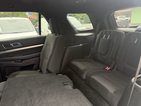 Used 2018 Ford Explorer XLT image 36