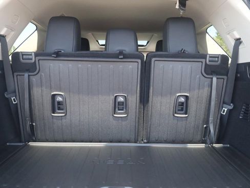 New 2026 Nissan Pathfinder Platinum AWD/4WD image 25