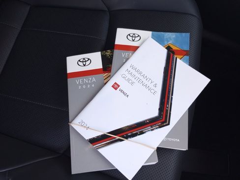 Used 2024 Toyota Venza Limited image 38