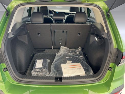 New 2026 Volkswagen Taos SE image 32