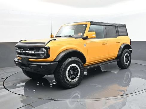 Used 2022 Ford Bronco Outer Banks w/ Sasquatch Package AWD/4WD image 2