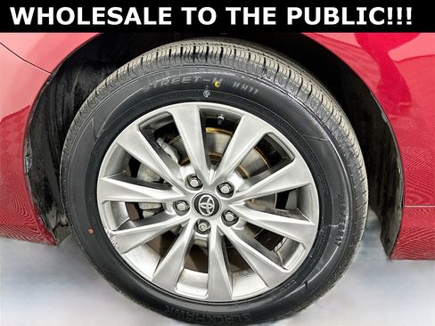 Used 2017 Toyota Camry XLE image 32