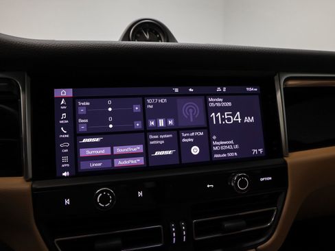 Certified 2023 Porsche Macan AWD/4WD image 31
