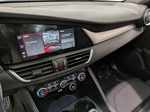 Used 2024 Alfa Romeo Giulia Veloce image 15