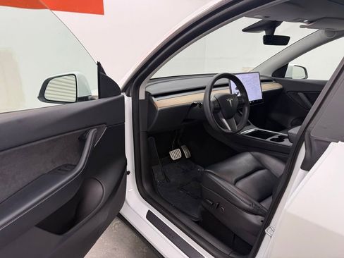 Used 2022 Tesla Model Y Performance AWD/4WD image 9