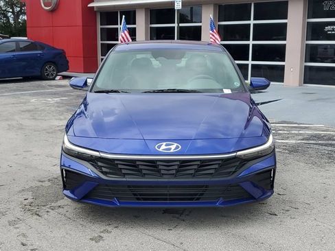 Used 2024 Hyundai Elantra SE image 2