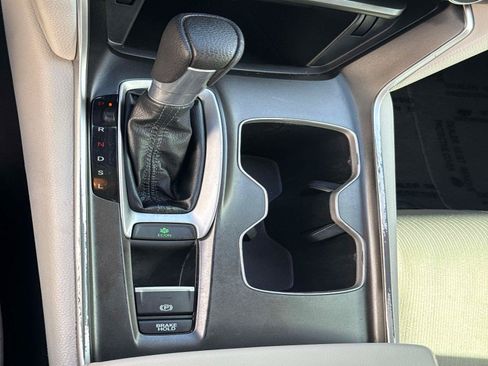 Used 2020 Honda Accord EX image 26