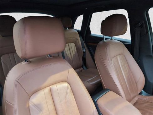 Used 2021 Audi Q5 Premium image 25