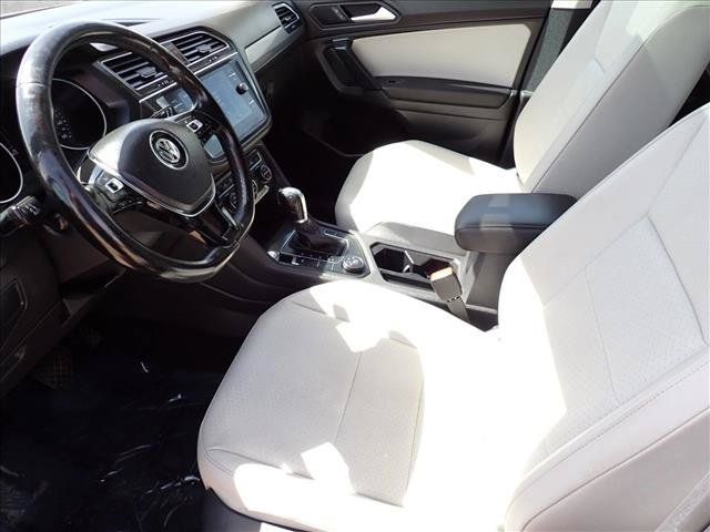 Used 2019 Volkswagen Tiguan SE w/ Panoramic Sunroof Package AWD/4WD image 11