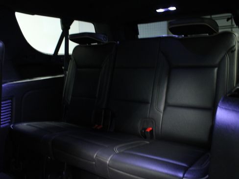 Used 2024 GMC Yukon XL SLT w/ SLT Premium Package image 14