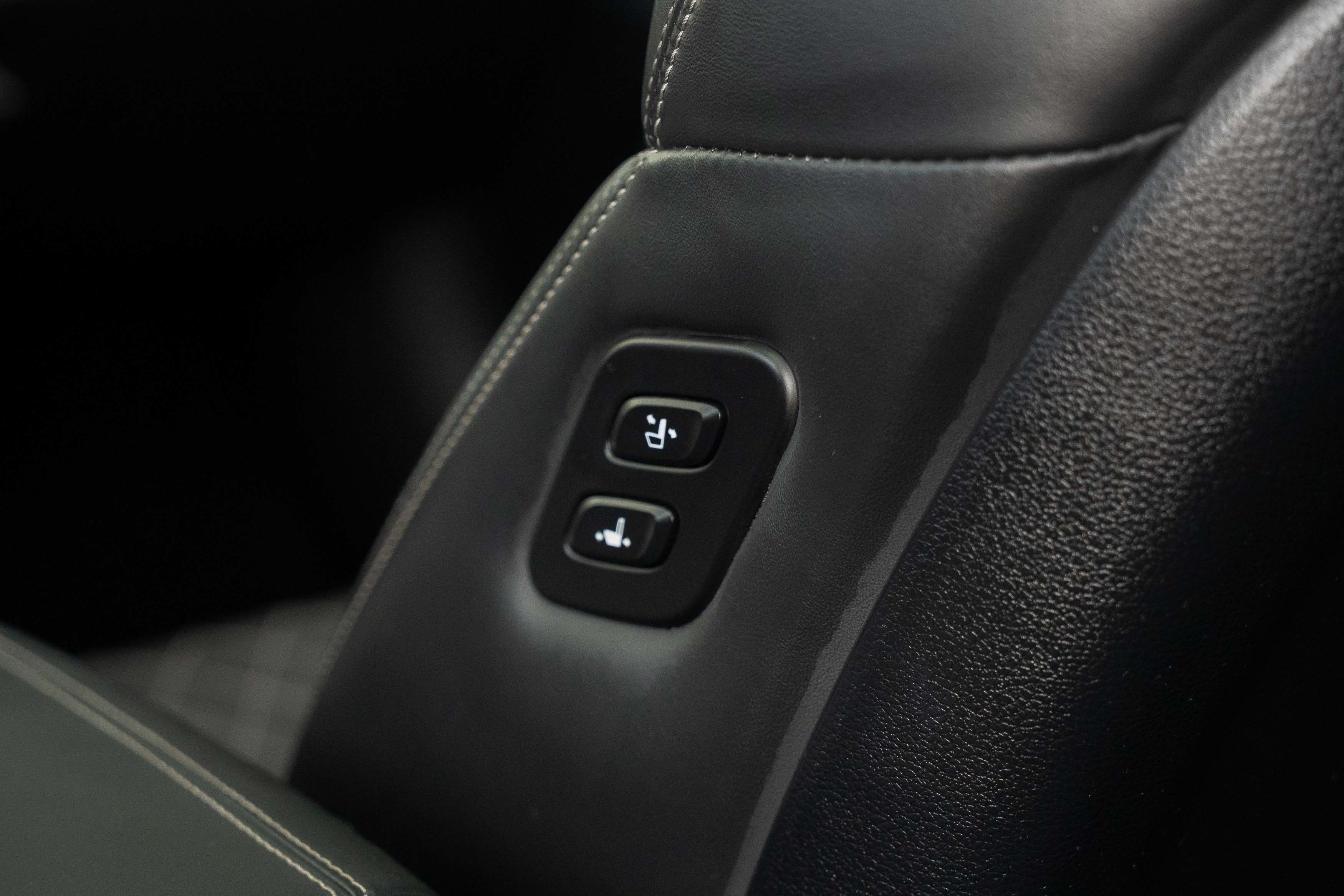 Used 2019 Genesis G70 2.0T Advanced w/ Sport Package AWD/4WD image 15
