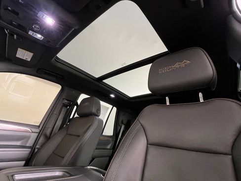 Used 2021 Chevrolet Tahoe High Country w/ Premium Package image 28