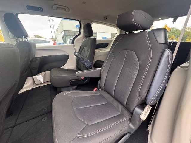 Used 2023 Chrysler Voyager LX FWD image 11