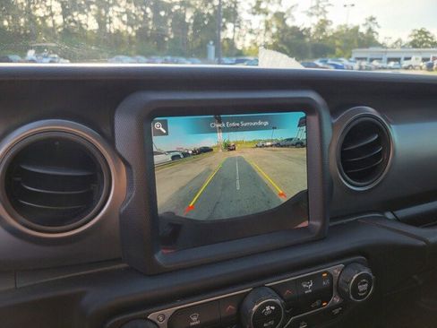 Used 2023 Jeep Gladiator Sport image 21