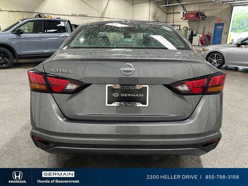 Used 2025 Nissan Altima 2.5 SV FWD image 7