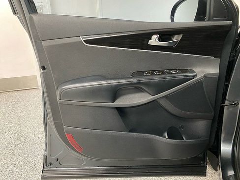 Used 2019 Kia Sorento EX image 37
