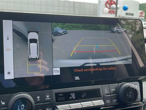 Used 2024 Toyota Grand Highlander AWD Hybrid image 16