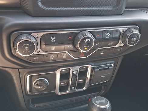 Used 2023 Jeep Wrangler Unlimited Sport AWD/4WD image 15